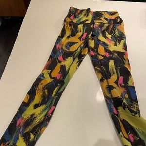 Patterned lululemon wonder under tights